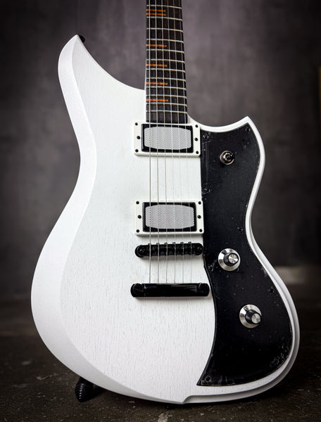 Yeti - white lacquer - 25334