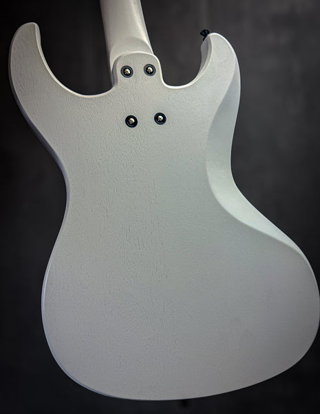 Gnarwhal Bass — transparent white — 26250