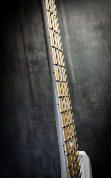 Gnarwhal Bass — transparent white — 26250